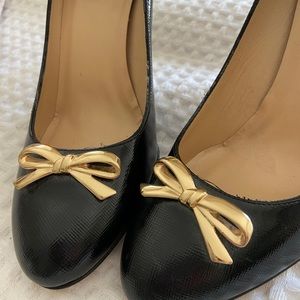 NWT Black Kate Spade Heels with Gold Bow